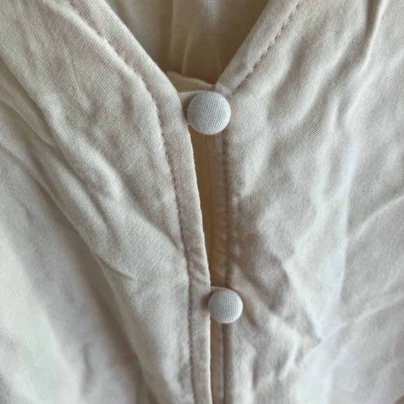 Universal Threads Ruffle Blouse - Picture 4 of 7